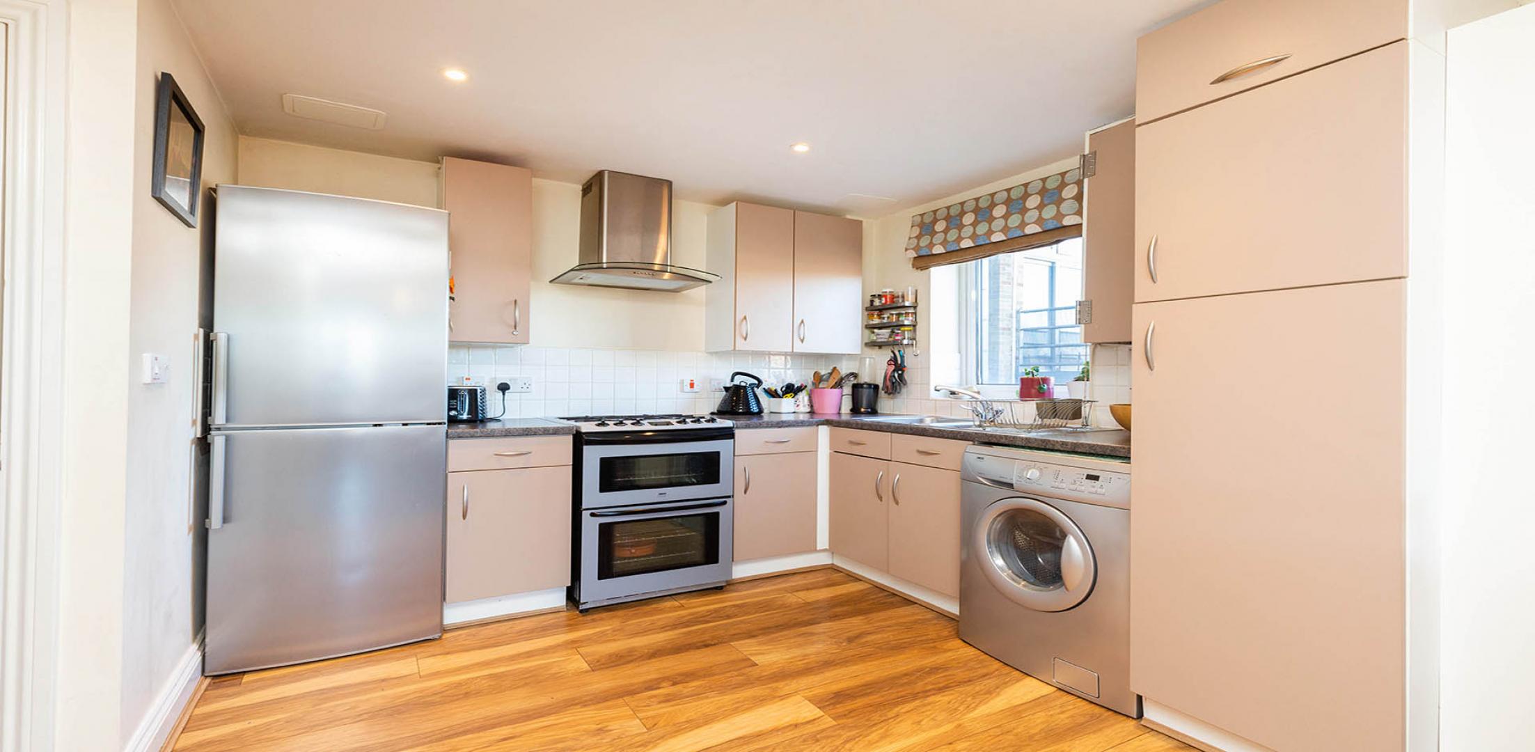 Spacious modern one bedroom flat mins to tube & shops St Pancras Way, Camden - Kings Cross